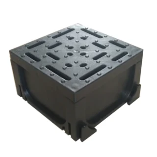 4-way connector with plastic grate